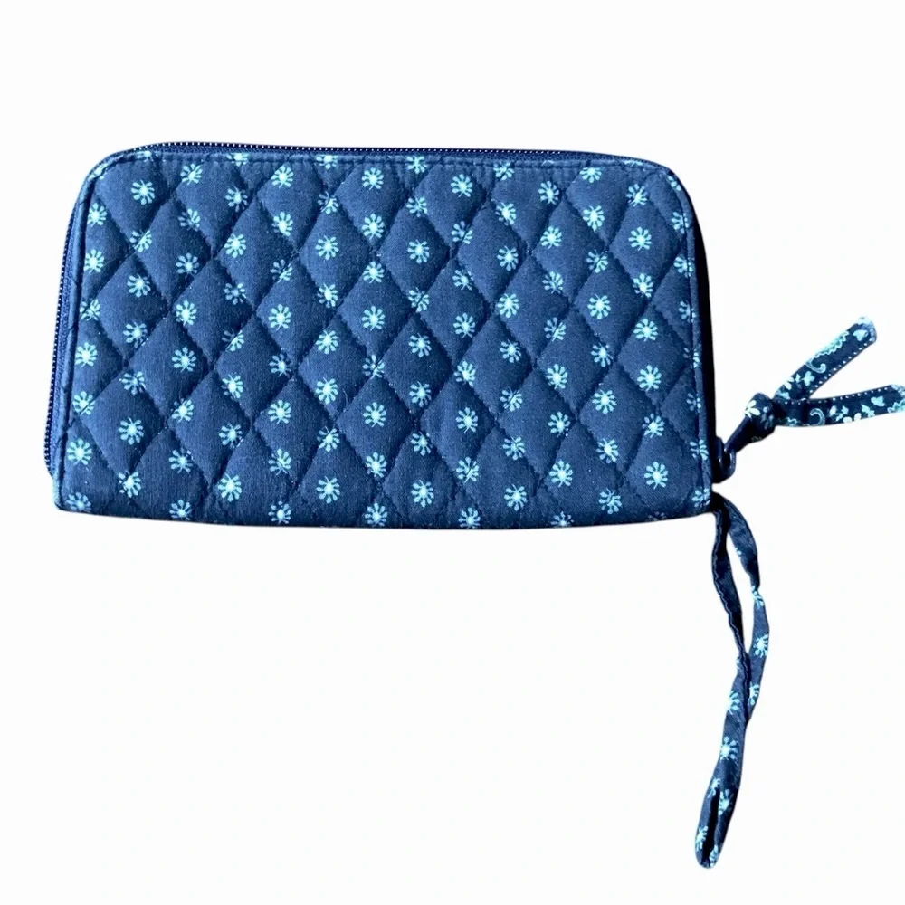 VERA BRADLEY Zip Around Wallet in Seaport Navy Pattern